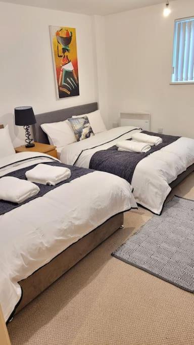 Balcony-View With Free And Secured Parking Apartamento Manchester Exterior foto